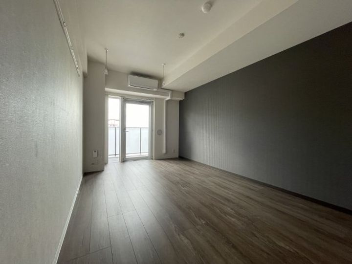 Noiret Blanc 並木の居間