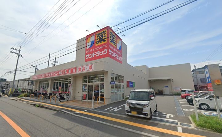 アンジュニシオの周辺