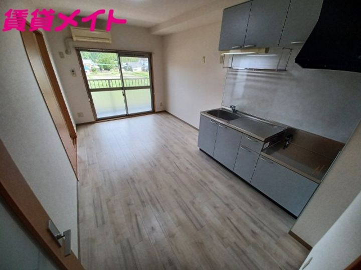 フラット立石C棟(伊賀市別府)の居間