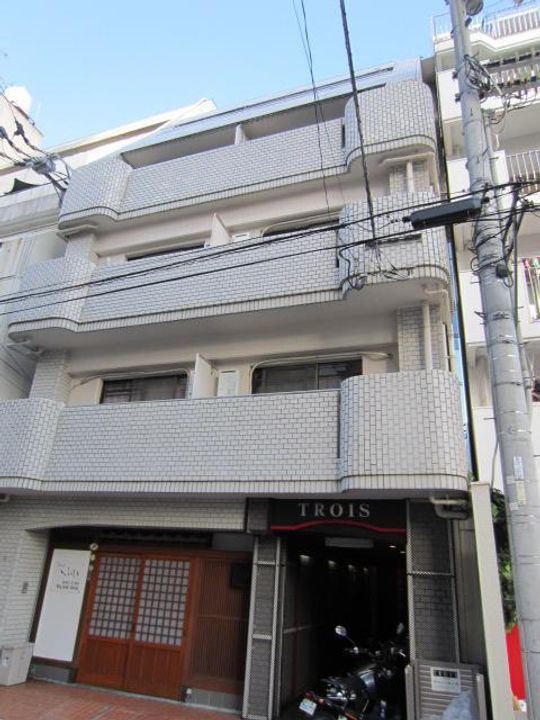 TROIS トロワの外観