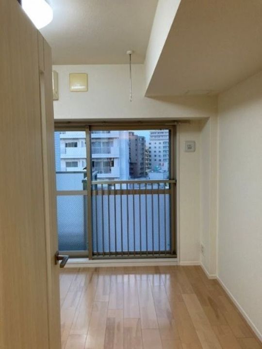 東京都台東区三ノ輪1の賃貸マンションの居間