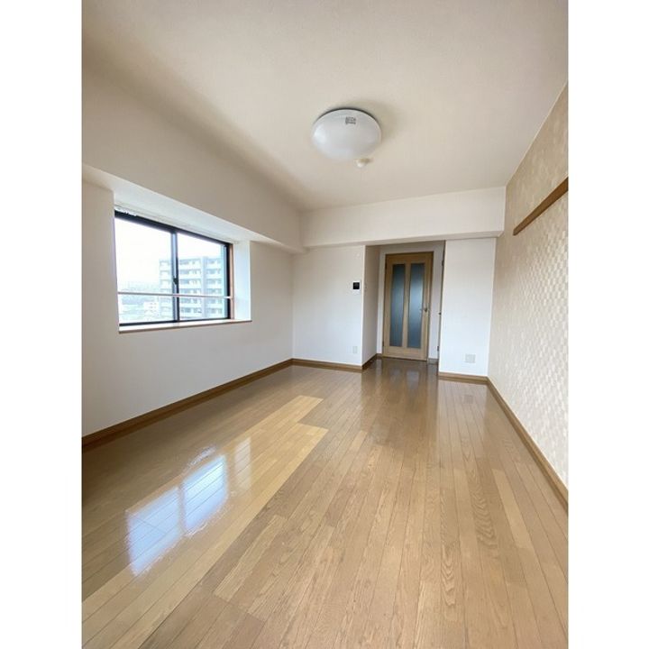 サプリームマンションの居間