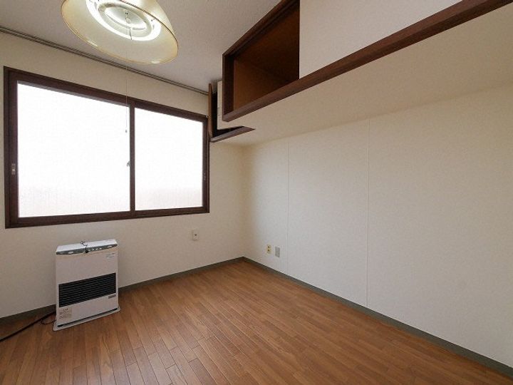 片野ビルの居間
