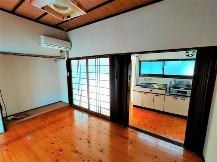 越智貸家(1Kタイプ)の居間