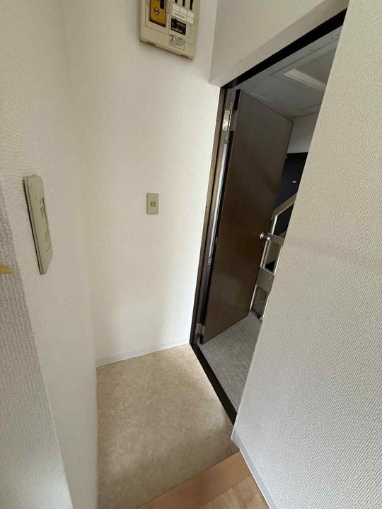 メゾン吉子の玄関