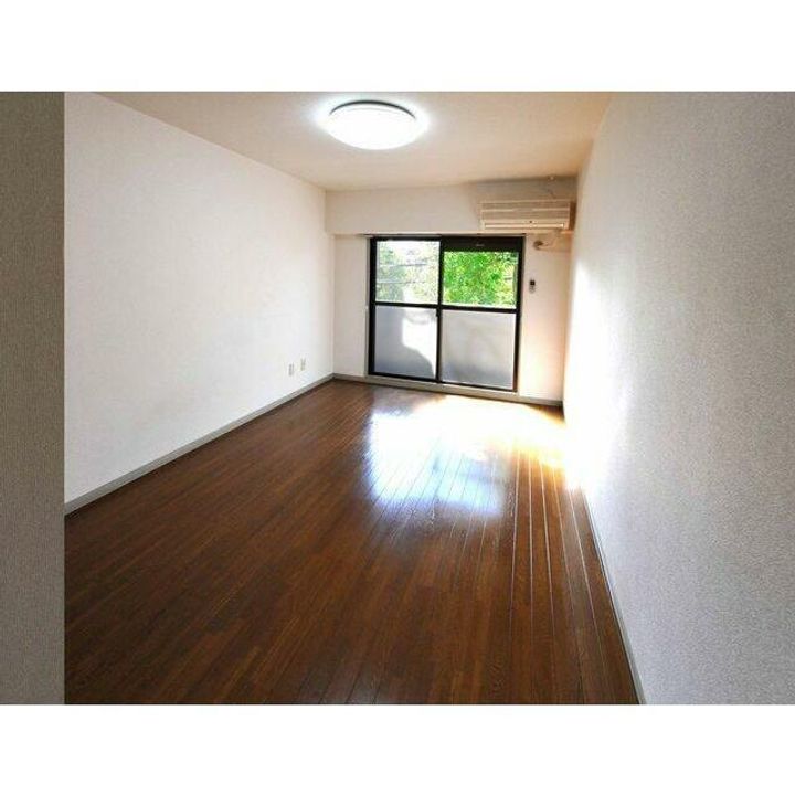 クラシコ鷺沼の居間