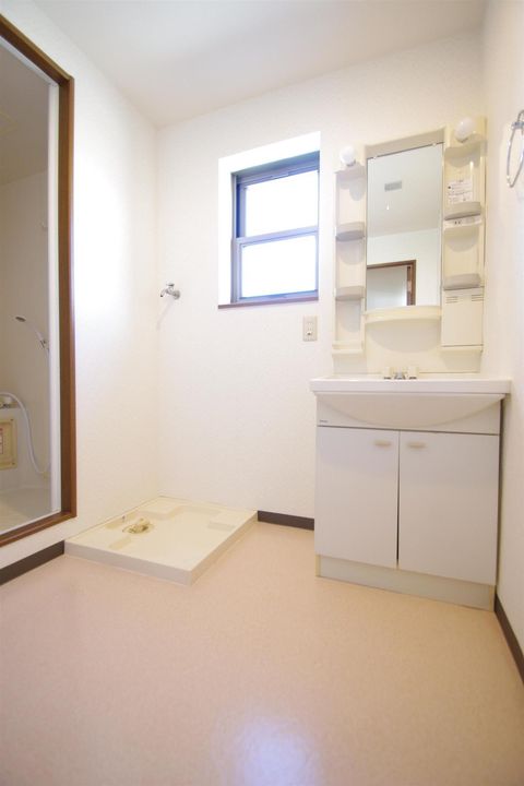 オーセンティック室園EASTの内装