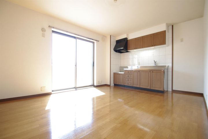 オーセンティック室園EASTの居間