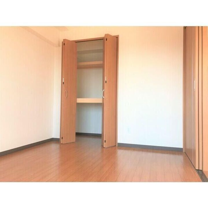 テイビービルの居間