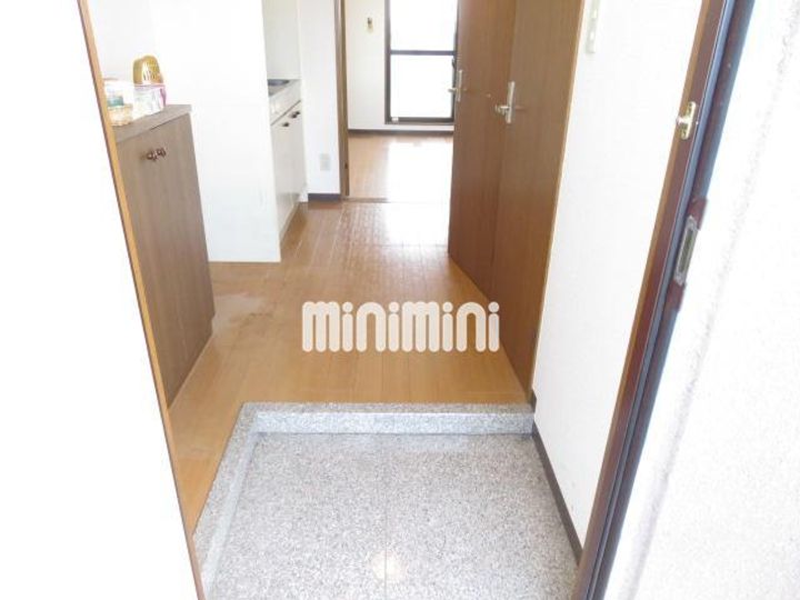 マウンティン藤の玄関