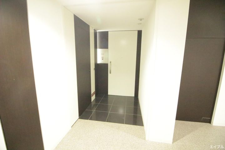 アイランドタワースカイクラブC棟の玄関