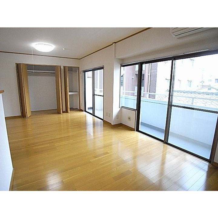 ヴィレッジAIWAの居間
