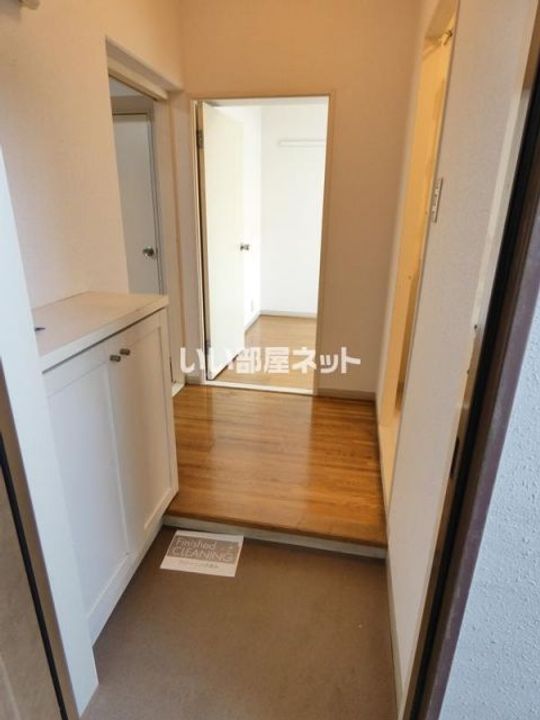 埼玉県上尾市井戸木3(マンション)の賃貸物件の玄関