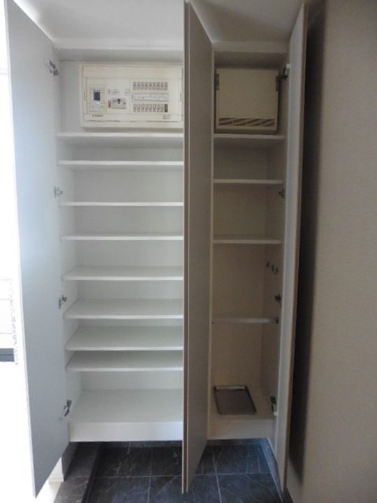 東京都港区東麻布1(マンション)の賃貸物件の玄関