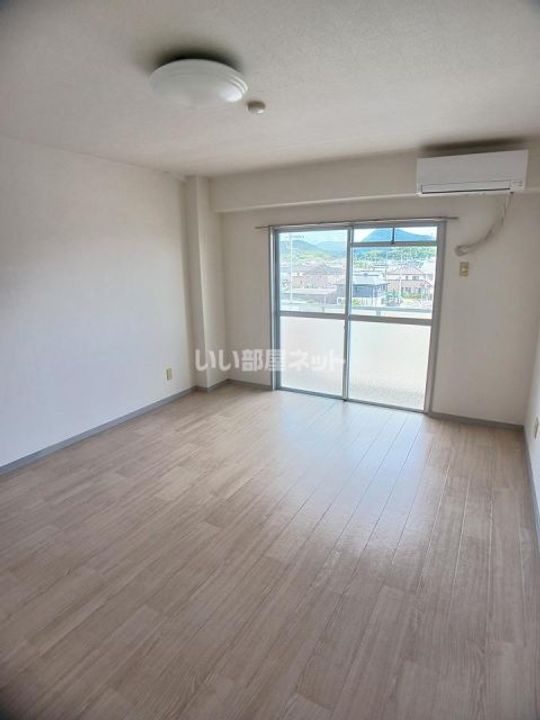 プレアール仏生山I・IIの内装