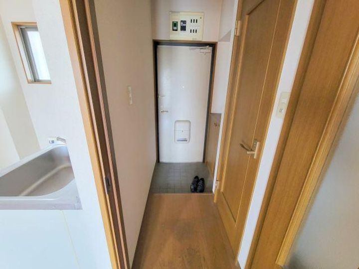 AKマンションの玄関