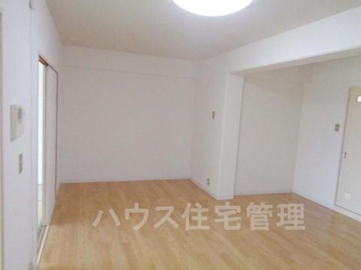 大阪府高槻市如是町(マンション)の賃貸物件の居間