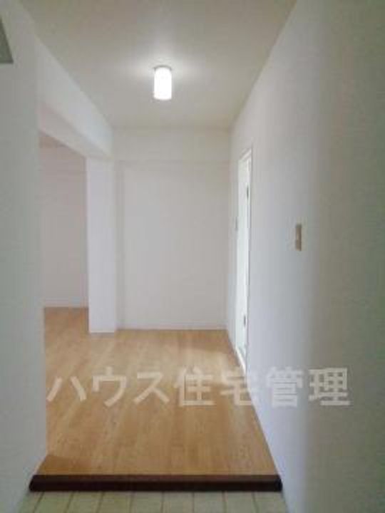 大阪府高槻市如是町(マンション)の賃貸物件の玄関