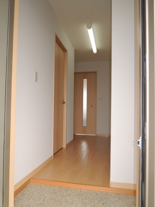 シャルム・エーアイの玄関