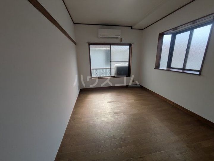 ハウス弦巻の居間