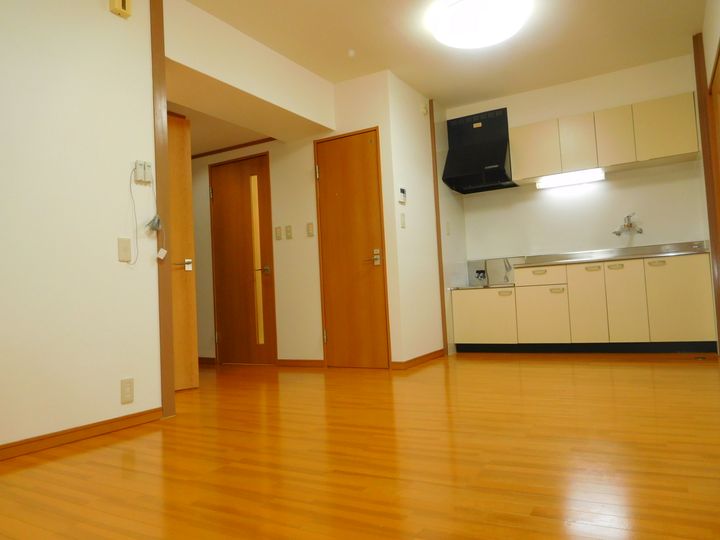 吉田宮町ビルの居間