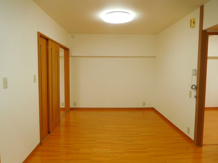 吉田宮町ビルの居間