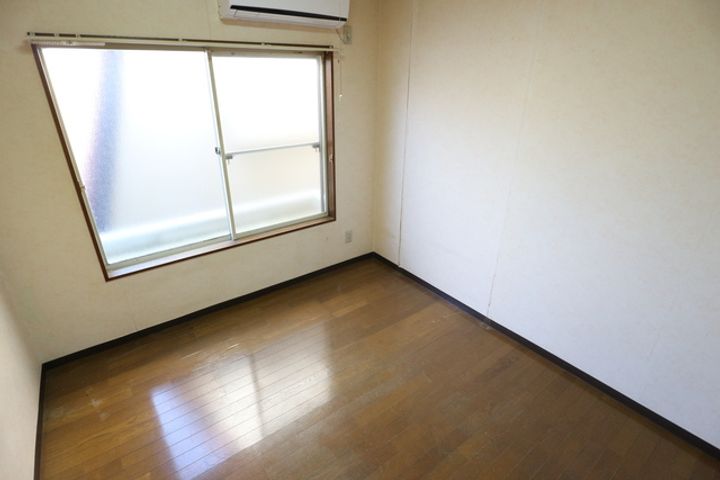 ヒールパイン本町の居間