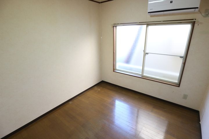 ヒールパイン本町の居間