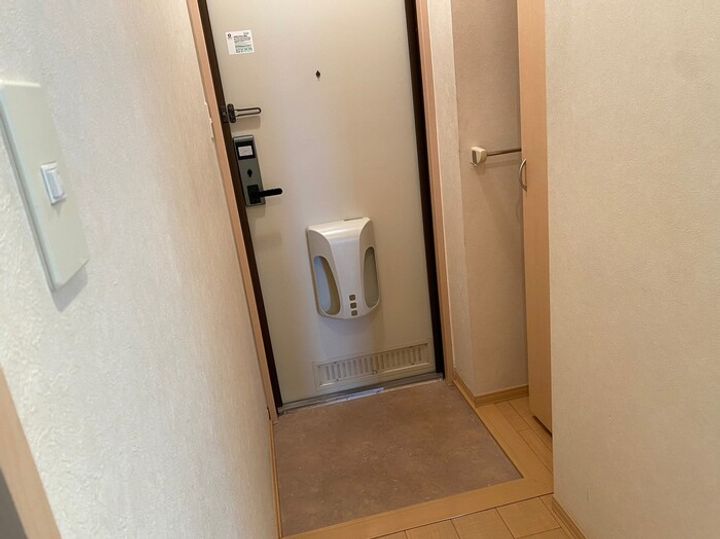 エクセレントヴィラ F棟の玄関