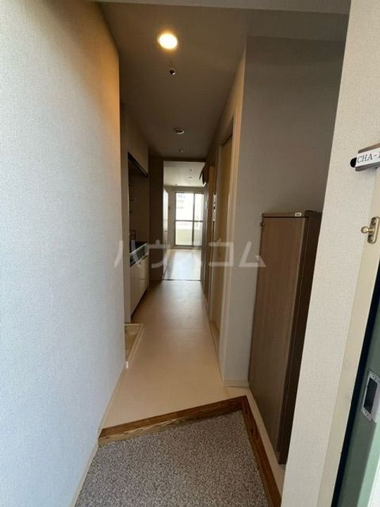 バウスクロス市川の玄関