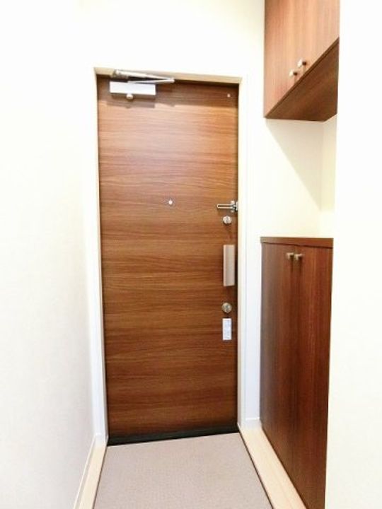 プチ・ヴィラージュAの玄関