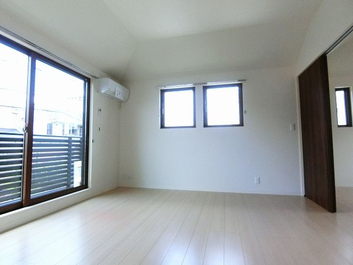 プチ・ヴィラージュAの居間