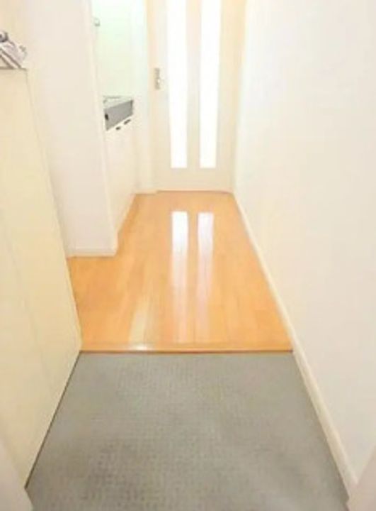 東京都千代田区岩本町2(マンション)の賃貸物件の玄関