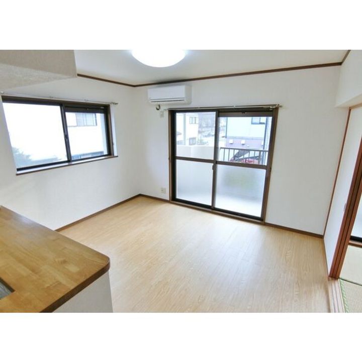 栃木県宇都宮市中今泉3(マンション)の賃貸物件の居間