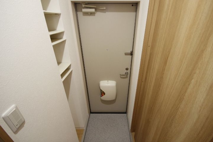 メゾンIIIの玄関