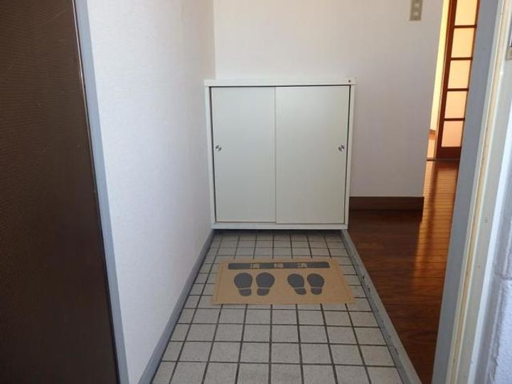 東京都多摩市和田(アパート)の賃貸物件の玄関