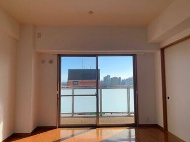 シャトー北条の居間