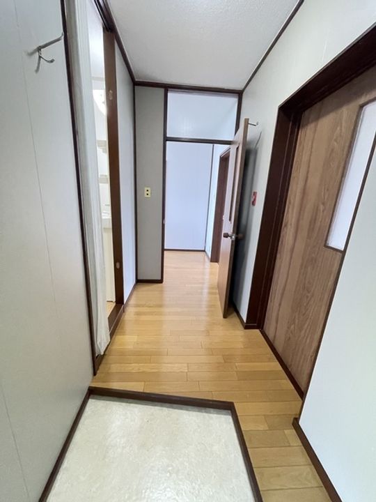 東向地団地 3号棟の玄関