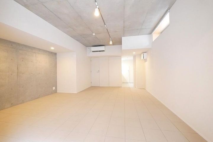 東京都新宿区四谷本塩町(マンション)の賃貸物件の居間