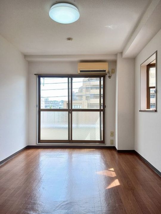 ウインク松木の居間