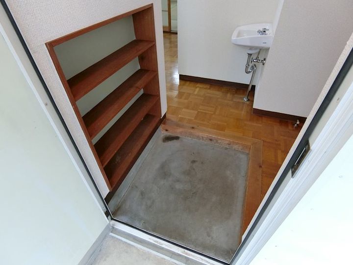 ホワイトハイツの玄関