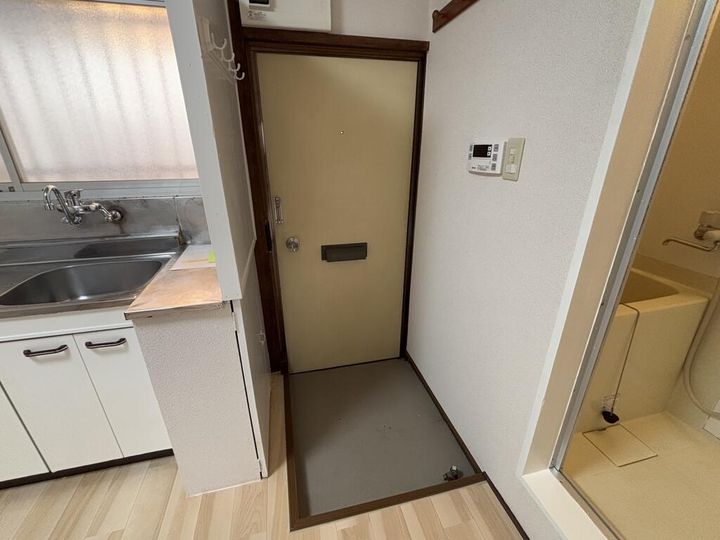 高取ハイツの玄関