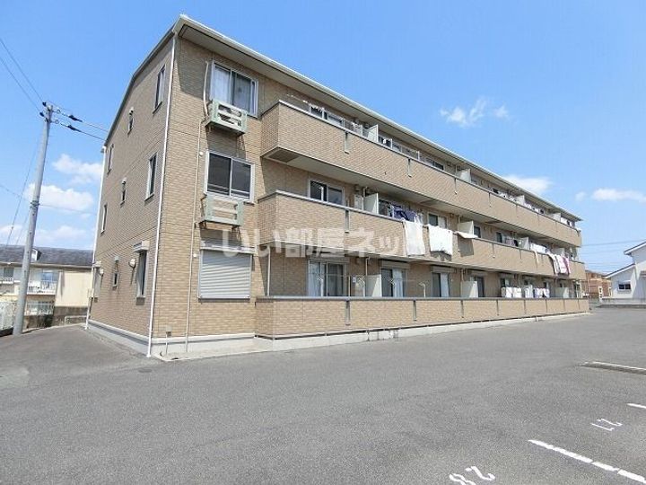 グランドマーニ A棟の外観