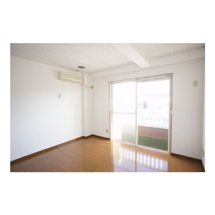 アビックM1の居間