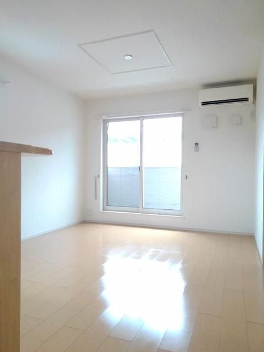 福島県伊達郡川俣町大字鶴沢字笛田(アパート)の賃貸物件の居間