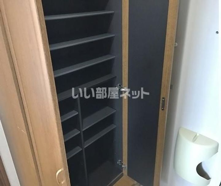 シュトラール弐番館の玄関