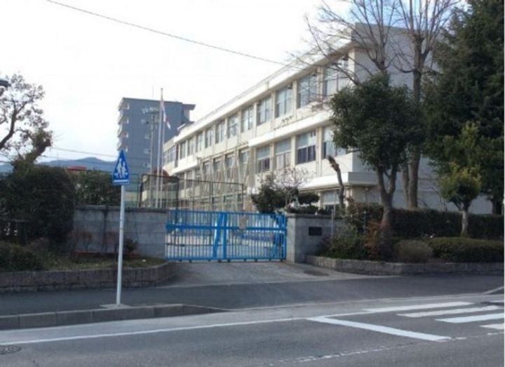 RAFFLESの周辺