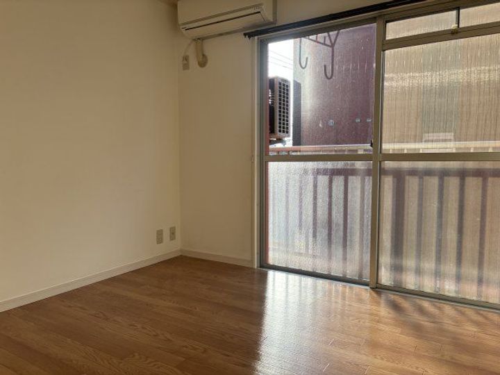 レ・サンク・シャの居間