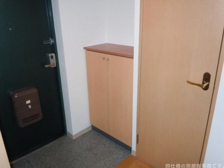 奈良県生駒市俵口町(マンション)の賃貸物件の玄関