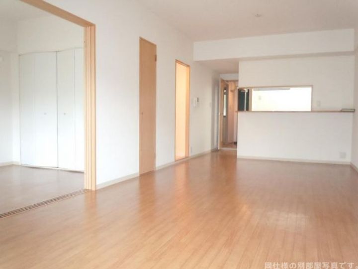 奈良県生駒市俵口町(マンション)の賃貸物件の居間